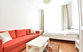 Universum Apartment 3